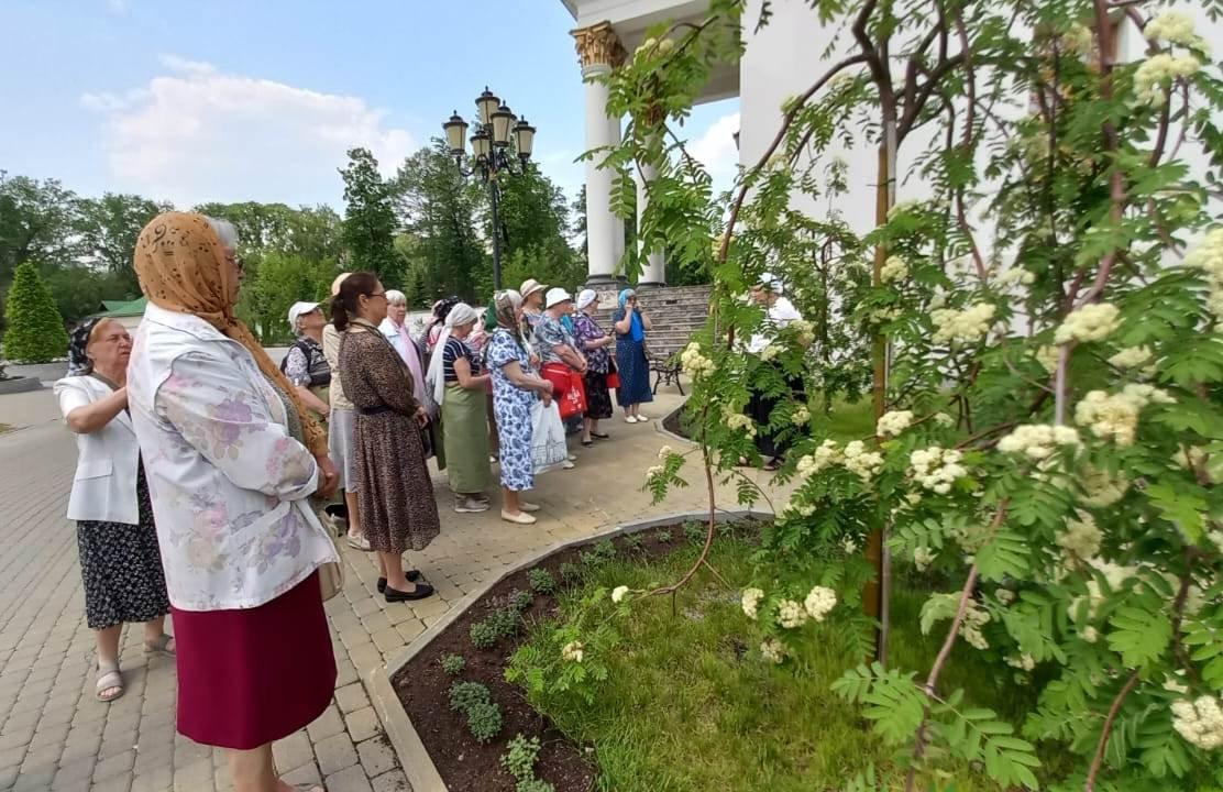 Экскурсия в Ново-Тихвинский женский монастырь :: Новости :: Государственное  автономное учреждение социального обслуживания Свердловской области  «Комплексный центр социального обслуживания населения «Малахит»  Орджоникидзевского района города Екатеринбурга»